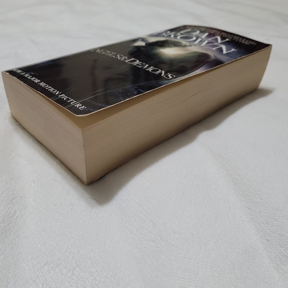 ๐ 3 for $15 ๐ Angels & Demons by Dan Brown - Picture 4 of 8